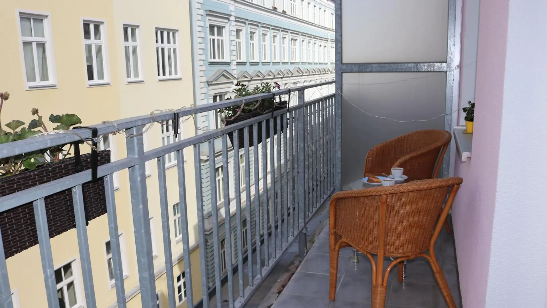 New City Terrace Apartment And Open Kitchen Wien