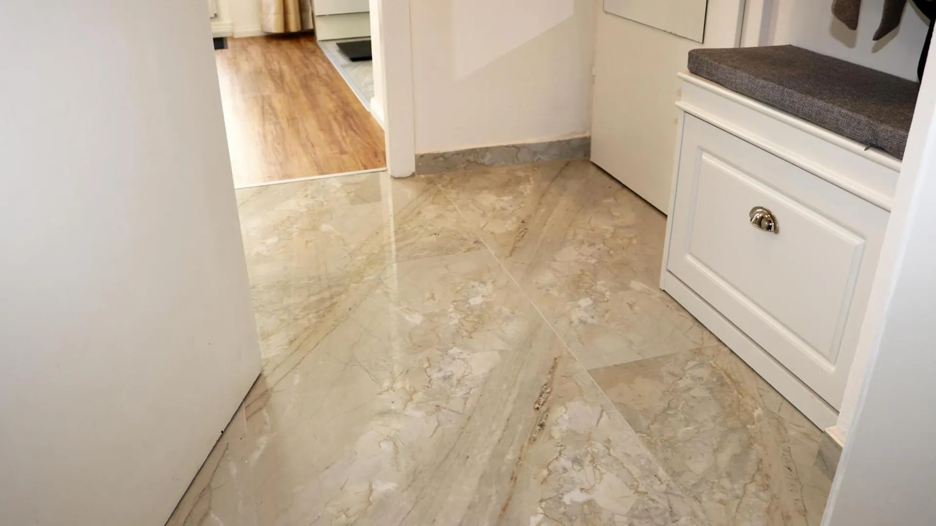 New City Terrace Apartment And Open Kitchen Wien