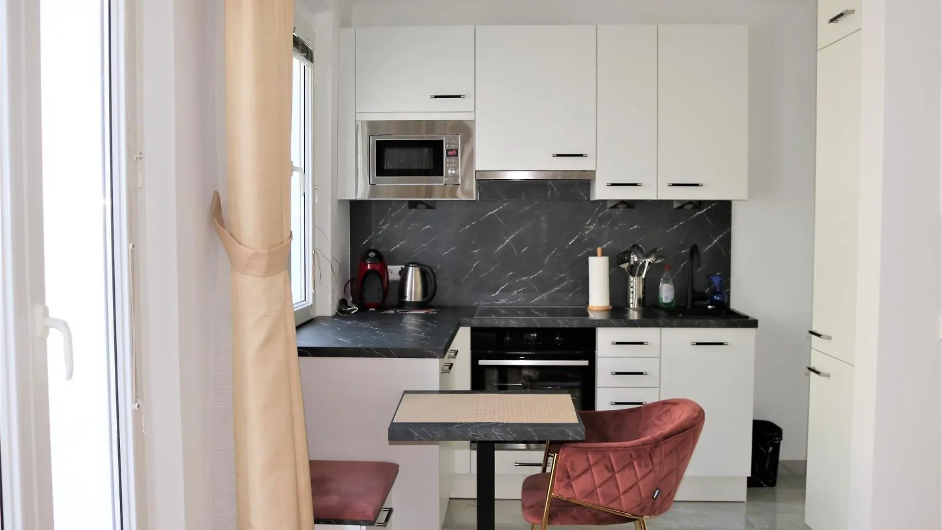 New City Terrace Apartment And Open Kitchen Vienna 0*,  Austria